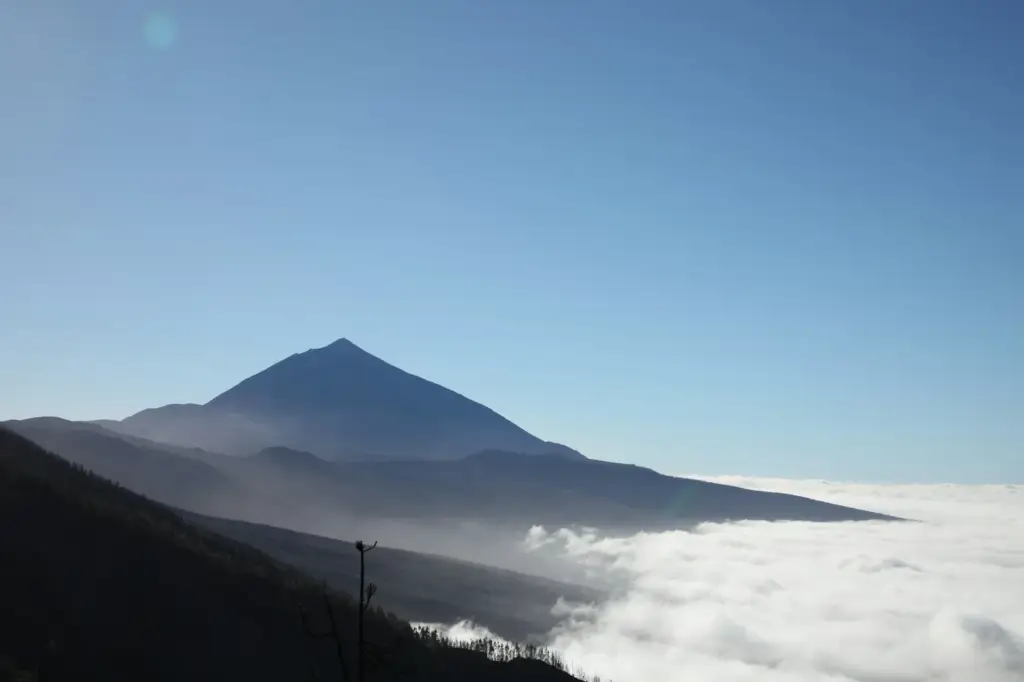 Le Teide au-dessus de la mer de nuages