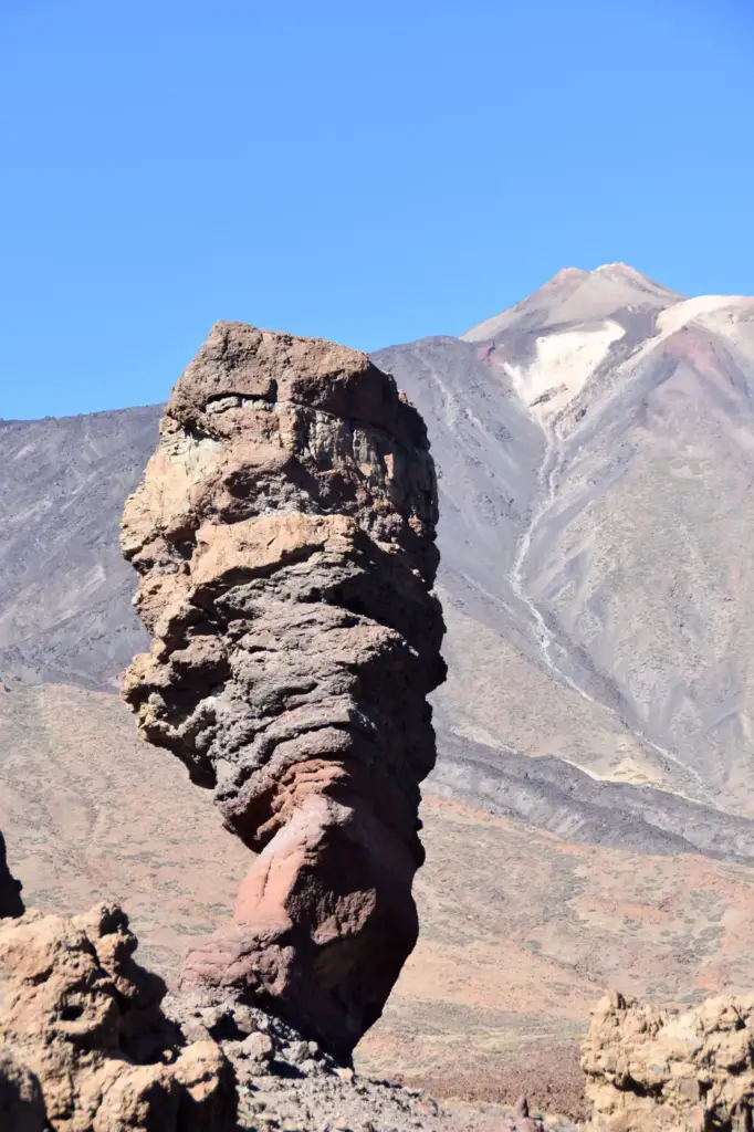 Le Roque Cinchado devant le Teide, aux Roques de García